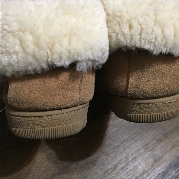 RJ’s fuzzies lambskin booties - Picture 3 of 7